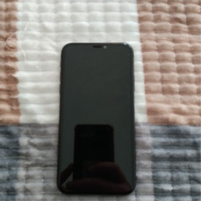 Продам айфон 11.