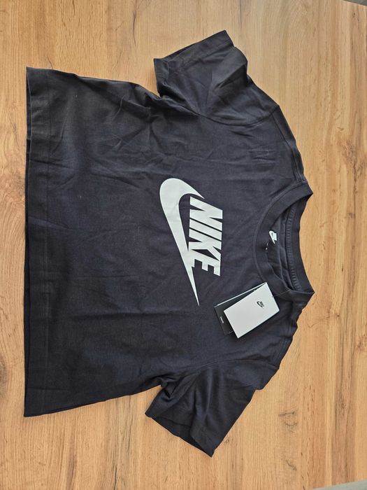 Оригинална дамска тейниска Nike