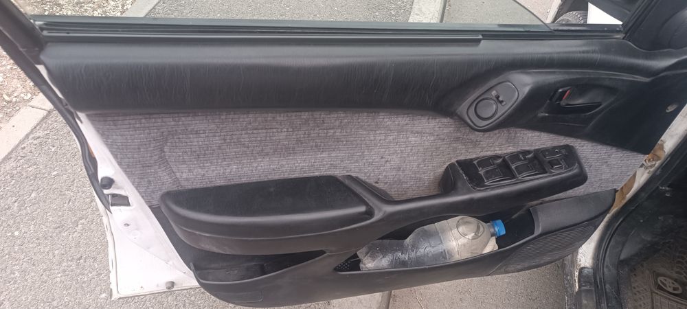 Продам Тоиота Карина е .