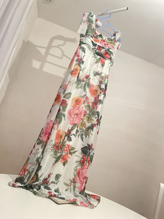 Шикарное женское платье