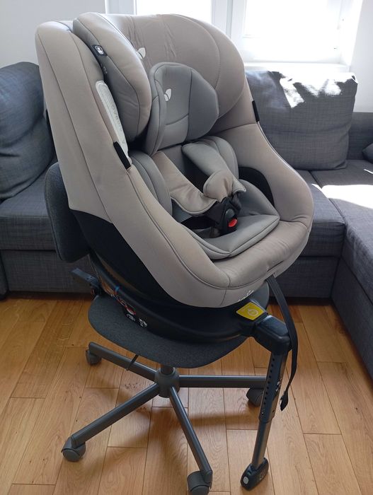 Scaunul auto Joie i-Spin 360°