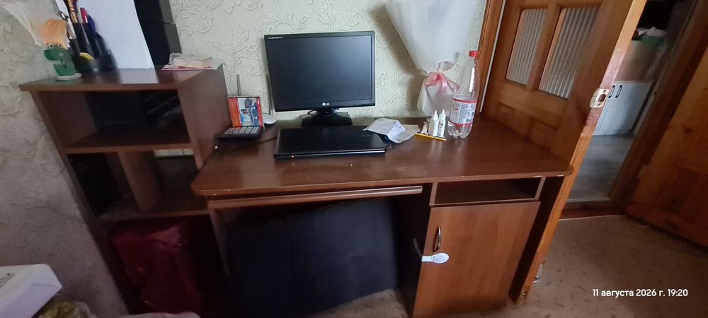 Отдам даром стол письменный.