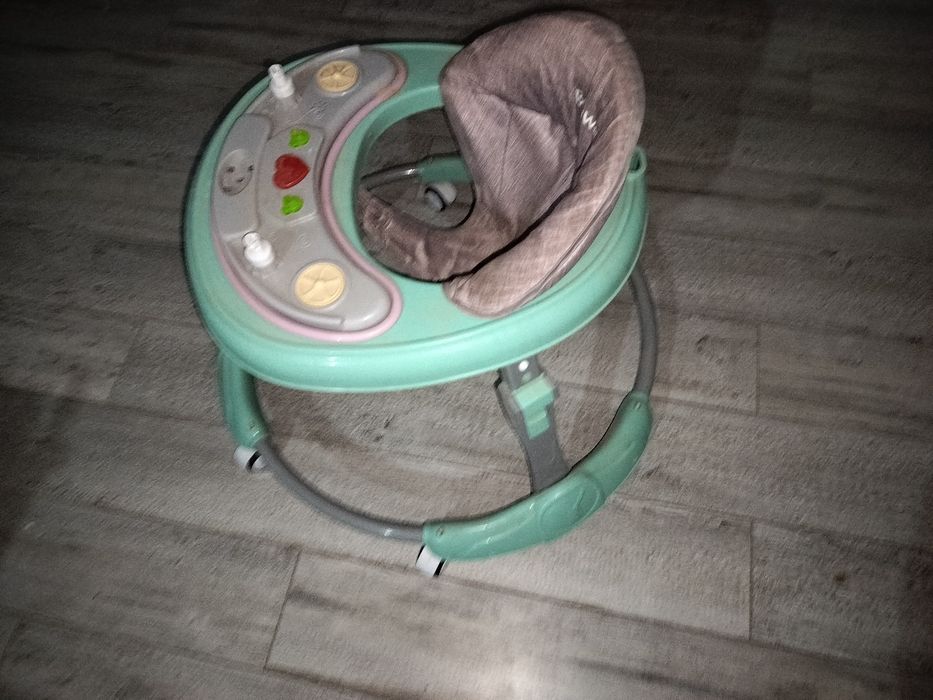 Продам коляски , автокресло,бесык,ходунки .