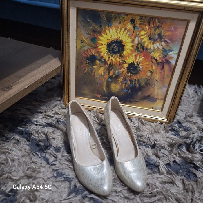 Дамски обувки в златисто