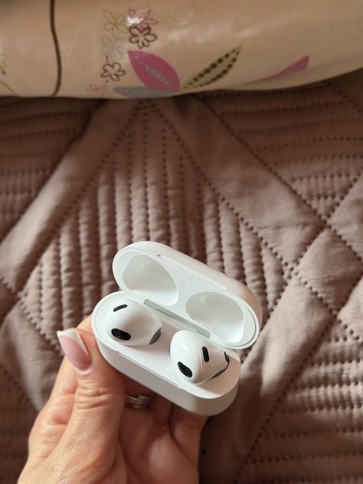 Продам airpods 3