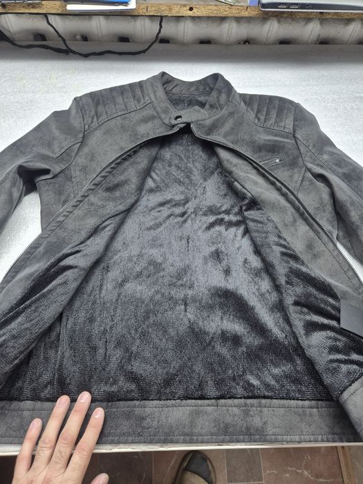 Продам кожанку весна