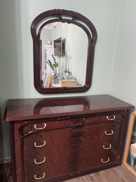 Спальный гарнитур