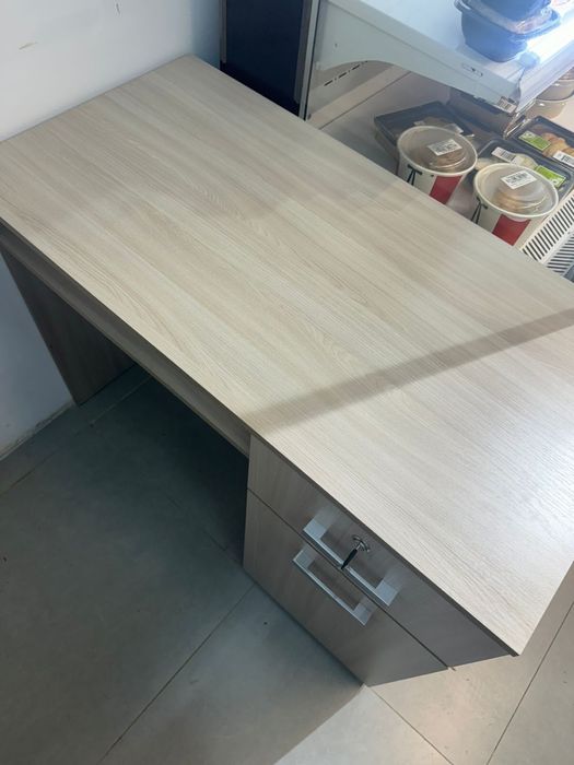 Продается стол.