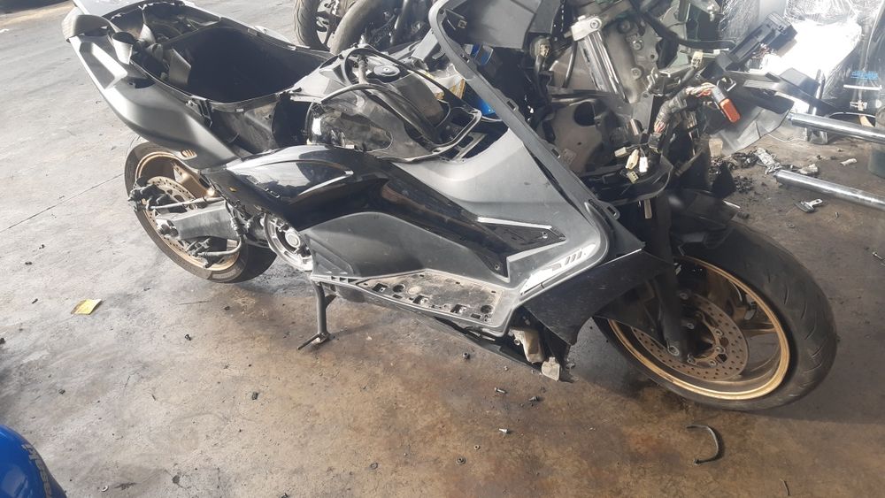 Скутер Ямаха (Yamaha T-Max 530)-на части
