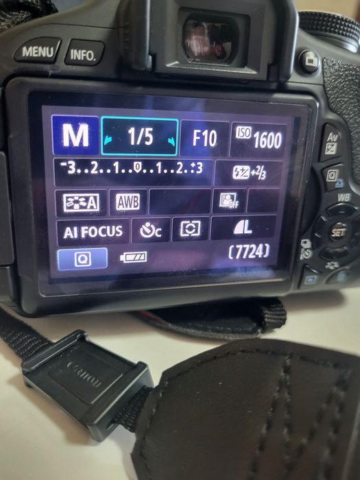 Canon 600D продам фотоппарат