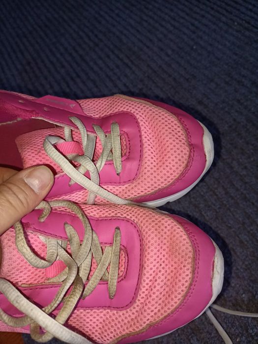 Продам детские кросовки 35р 1.000тг