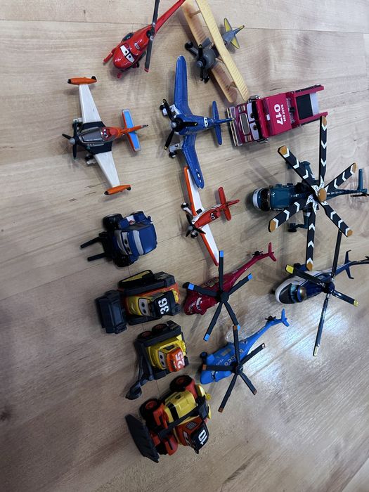 Самолетите и колите Disney cars и  Dusty/ Дъсти от филма Самолетите