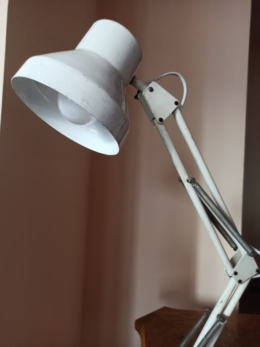 Lampă industrială cu arcuri albă