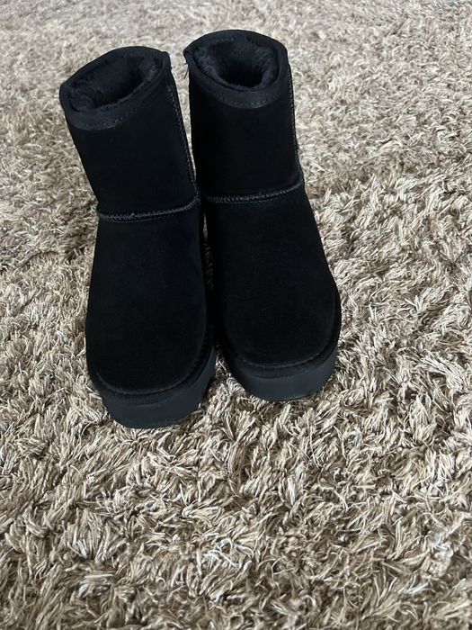 Боти от естествен велур в черно ugg