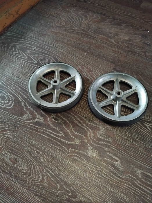 Колеса на тележку.