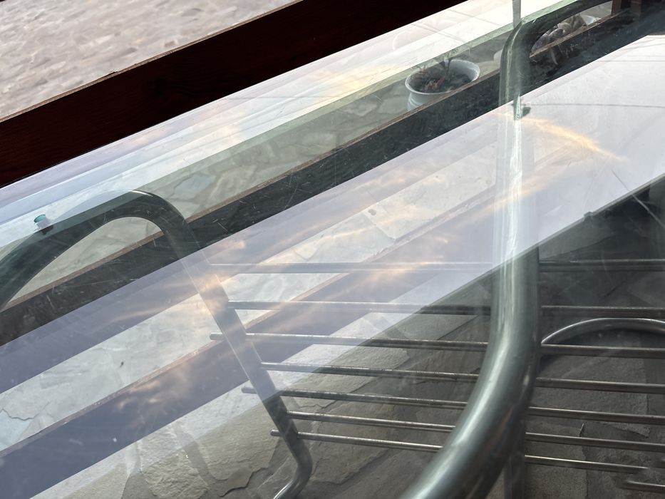 Masa din sticla cu suport de inox