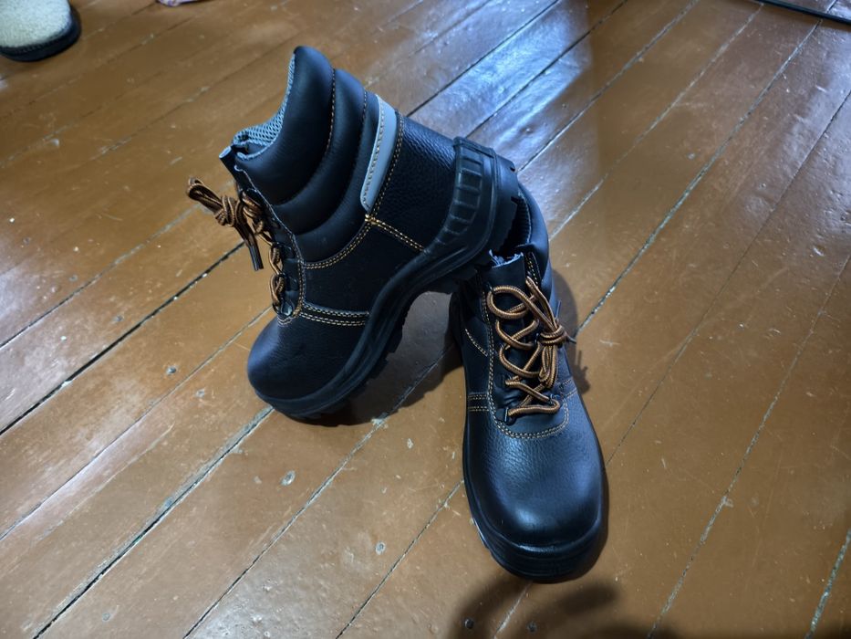 Продам ботинки защитны 38 размер