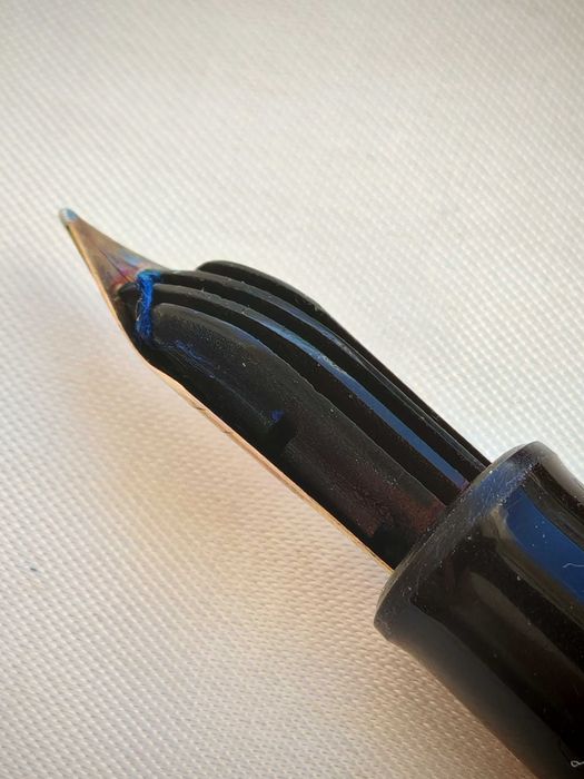 РЯДКА Оригинална Немска Писалка Pelikan 400 Със Златно Перо 585