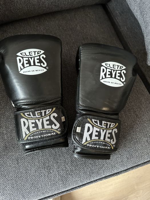 Reyes Cleto професионални боксови ръкавици