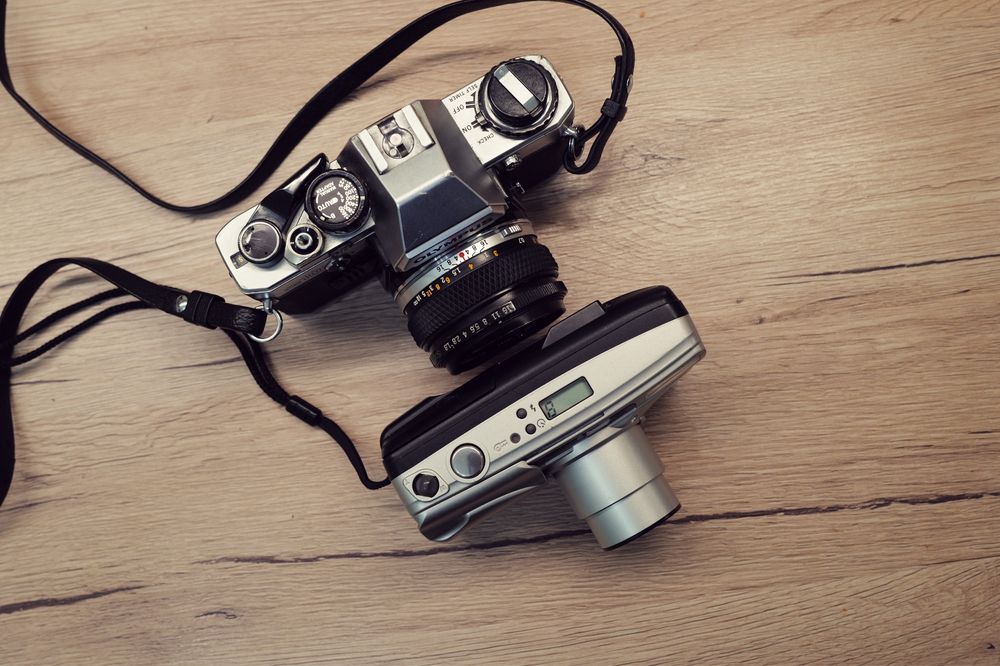 Lot aparate foto Olympus film OM10 obiectiv 50 1.8 si Superzoom 70 Mju