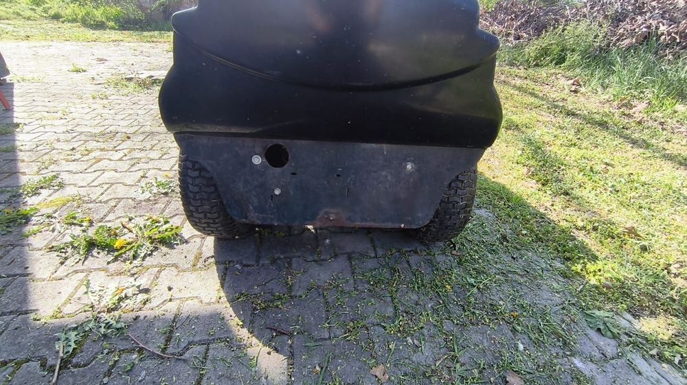 Tractoras de tuns gazonul