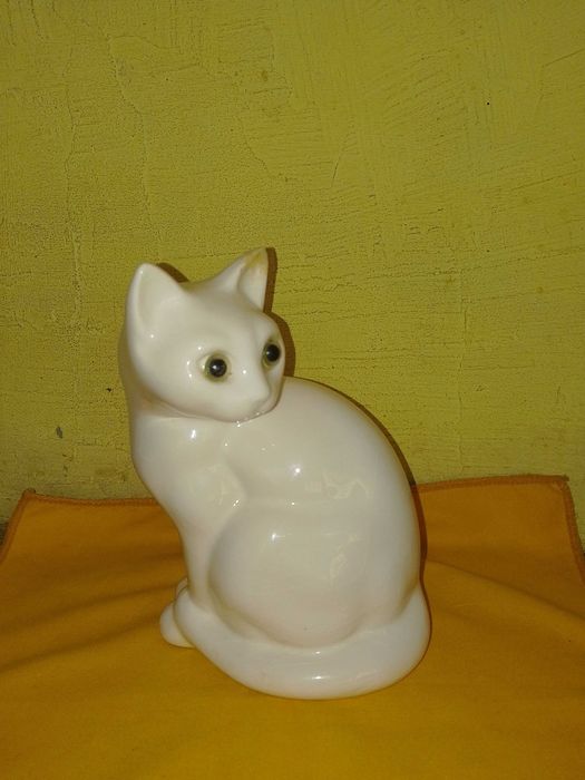 Старa Порцелановa Фигурa - Котка