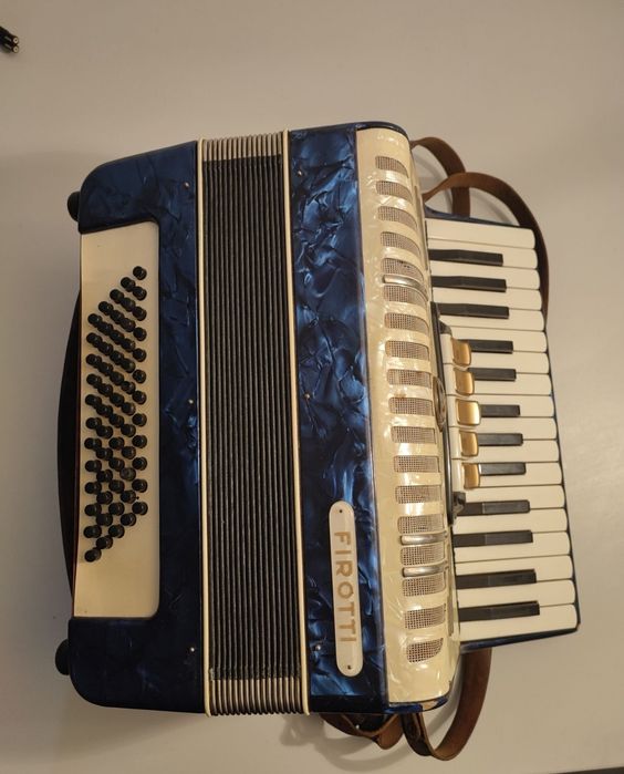 Acordeon nemtesc Firotti 60 basi
