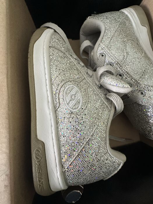 Продам кроссовки ролики Hellys