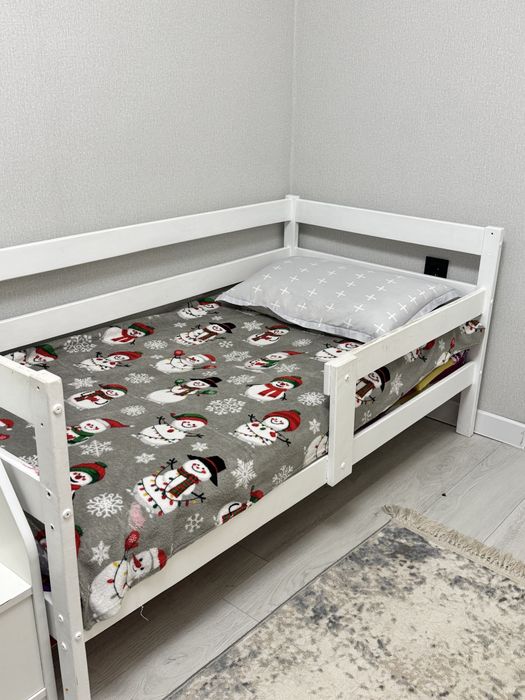 Продам детскую кровать с матрацем