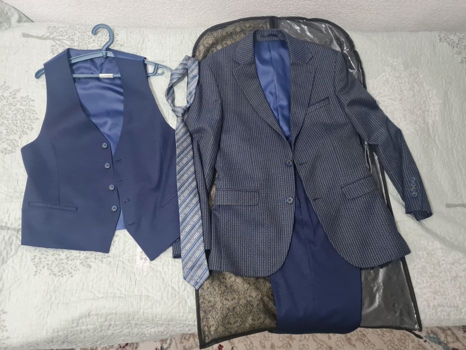 Продаю костюм  компл