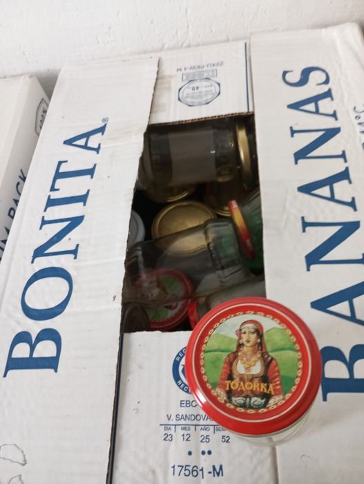 Продавам буркани и шишета с винт