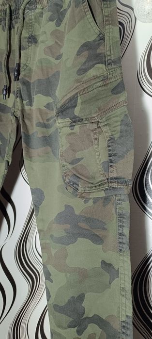 Камуфлажни карго панталони