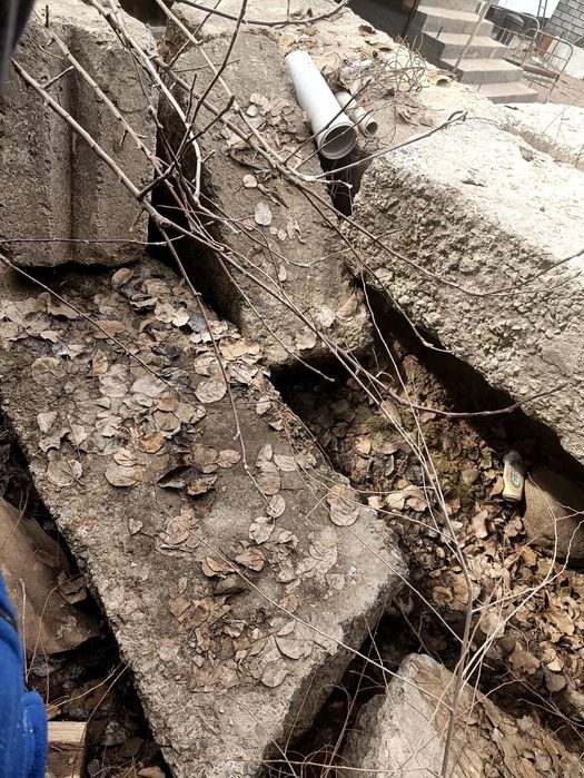 Бетонные блоки много