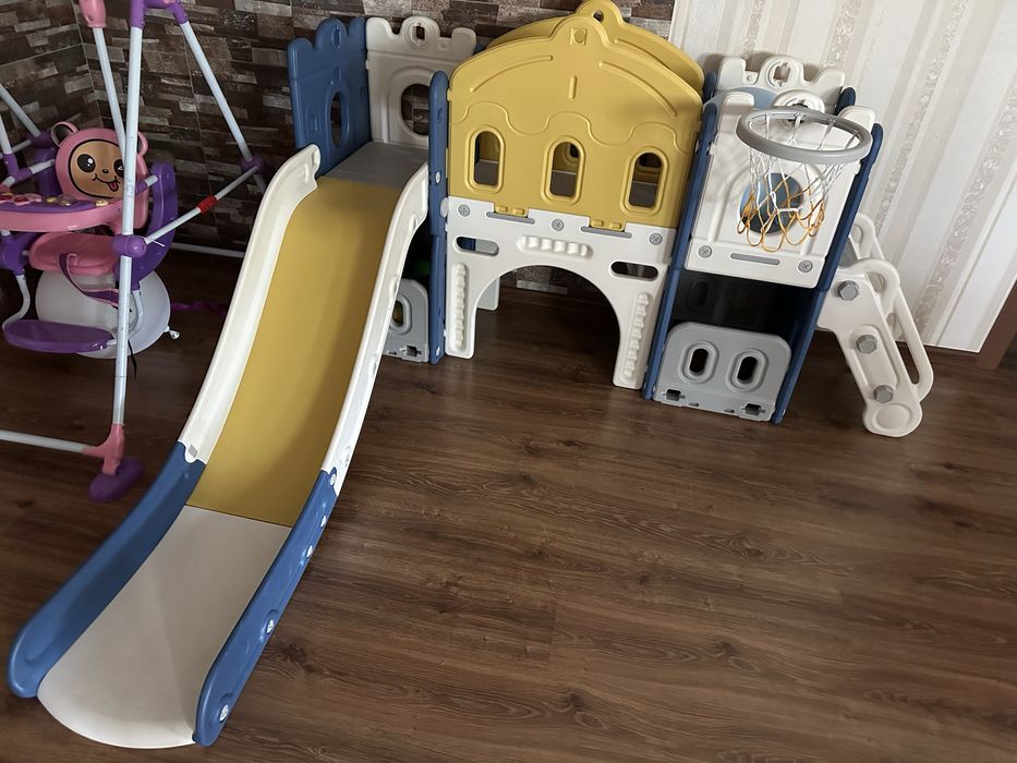 Продается детский городок с горкой и качелей