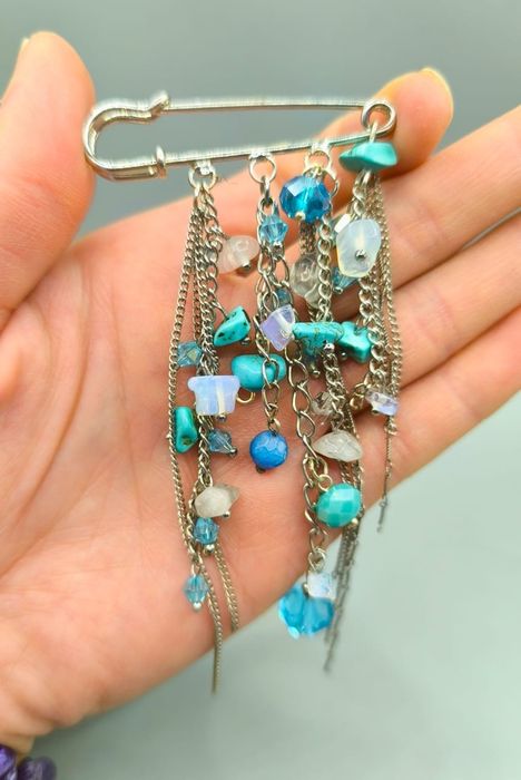 Брошь булавка с цепочками