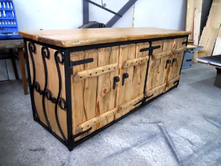 Мебели от дърво и желязо