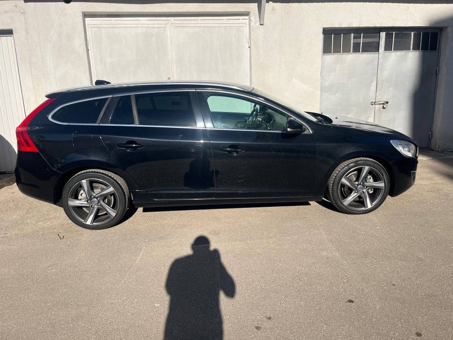 Volvo V60 2.0tdi 5 cilindri recent adusă