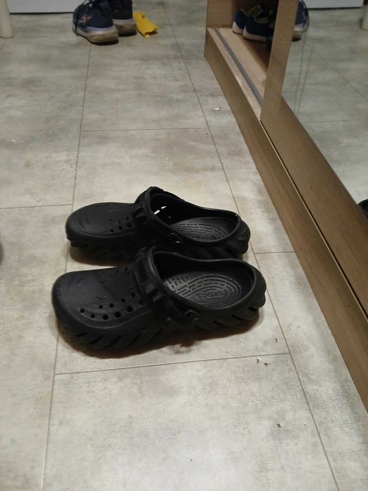 Продавам мъжки Обувки Crocs