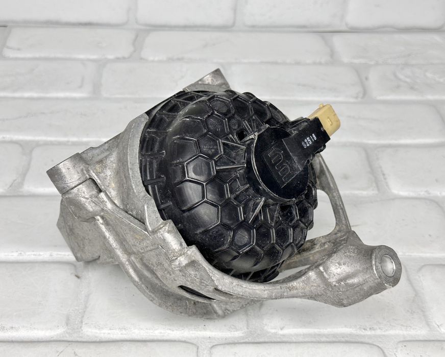 Десен Тампон двигател AUDI A6 A7 A8 Q7 3.0 Бензин 4M0199372FE