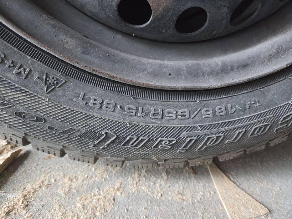 Продам резину на 15 с дисками киа рио