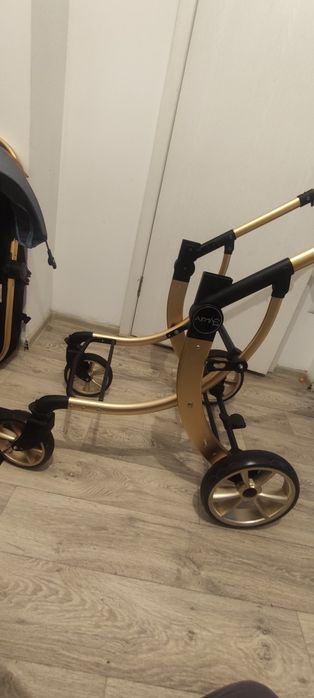 Продам коляску для новорожденных