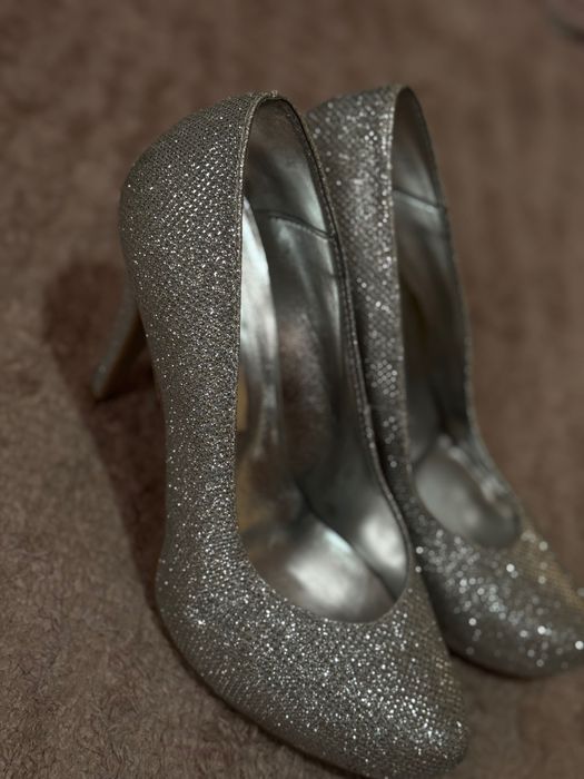 Сребърни токчета