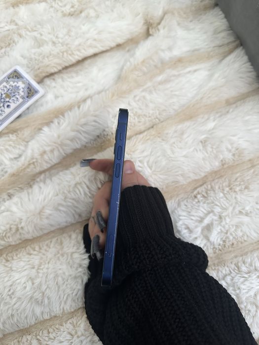 Продаю 12 айфончик