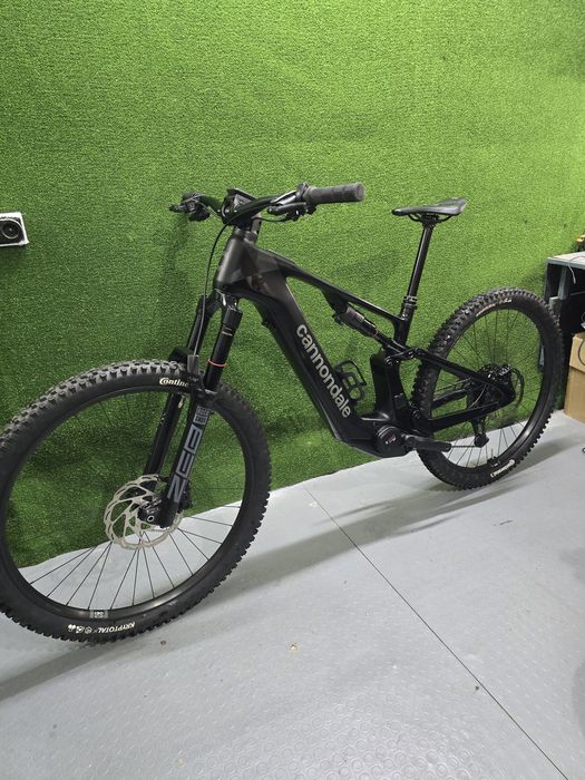Карбонов Cannondale Moterra 2 (2026) е висок клас електрически ендуро велосипед (e-MTB)
