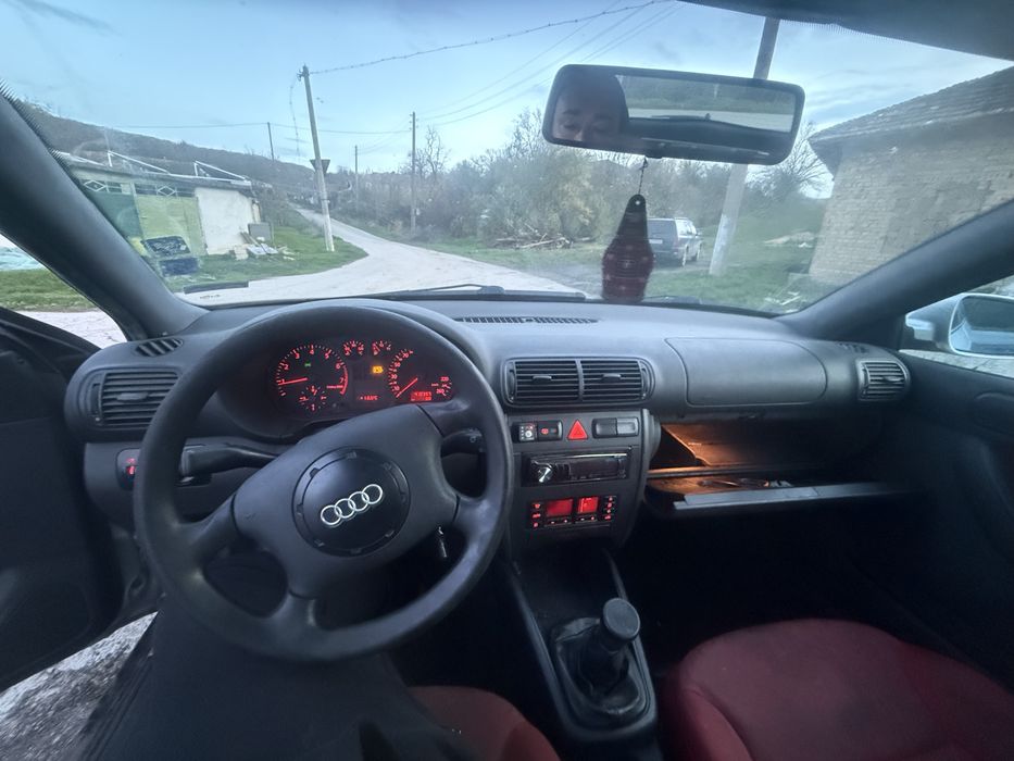 Audi a3 1.8i 125hp Само за части пали и върви