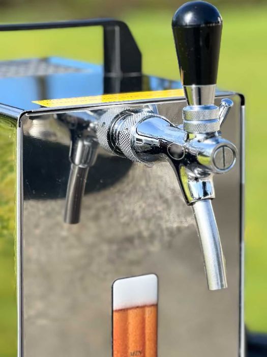 Dozator de bere de inchiriat cu 1 sau 2 robineti