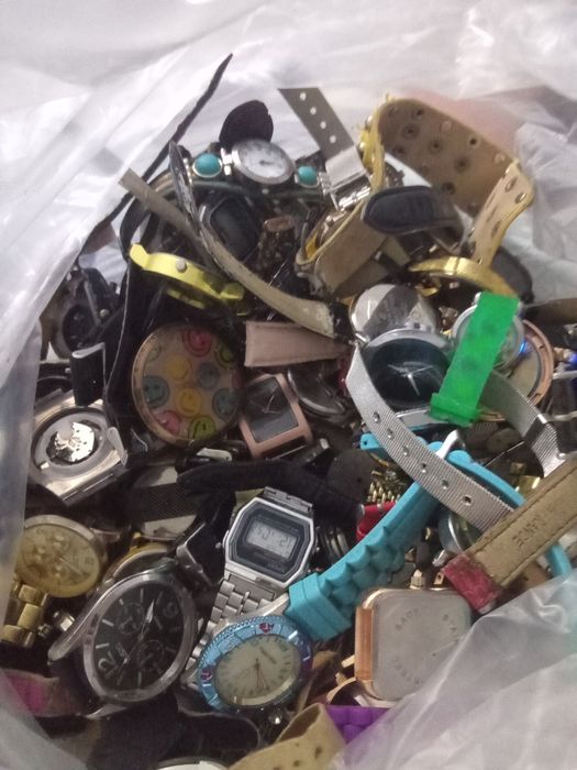 Продам часы на запчасти