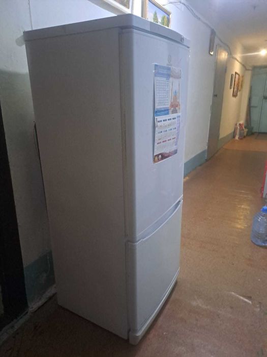 Холодильник Indesit