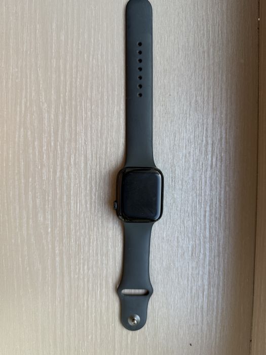 Vând URGENT apple watch SE2 44mm