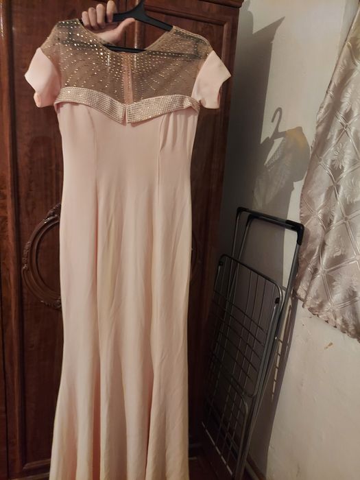 Пудровом цвете платия